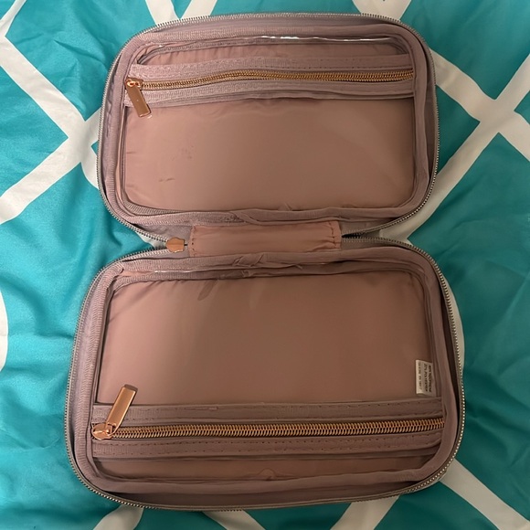 Travel Pouch! - Picture 2 of 7